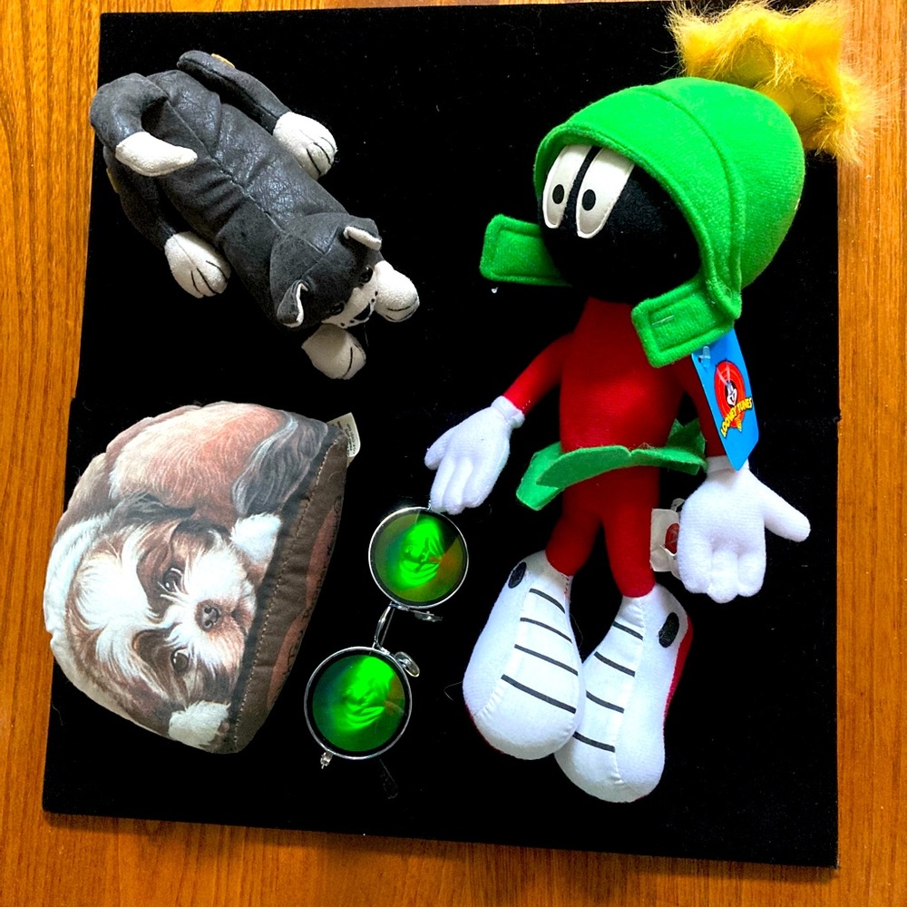 Vintage  MarvinTheMartian ShihTzu Paperweight Dora Felix Holigraphic sunglasses
